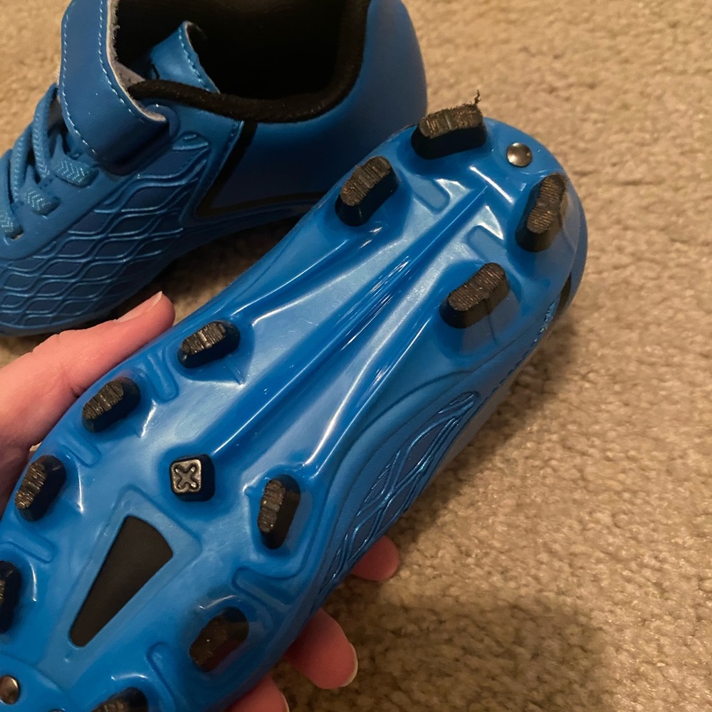 Blue Kids cleats with Velcro Strap - Picture 2 of 3